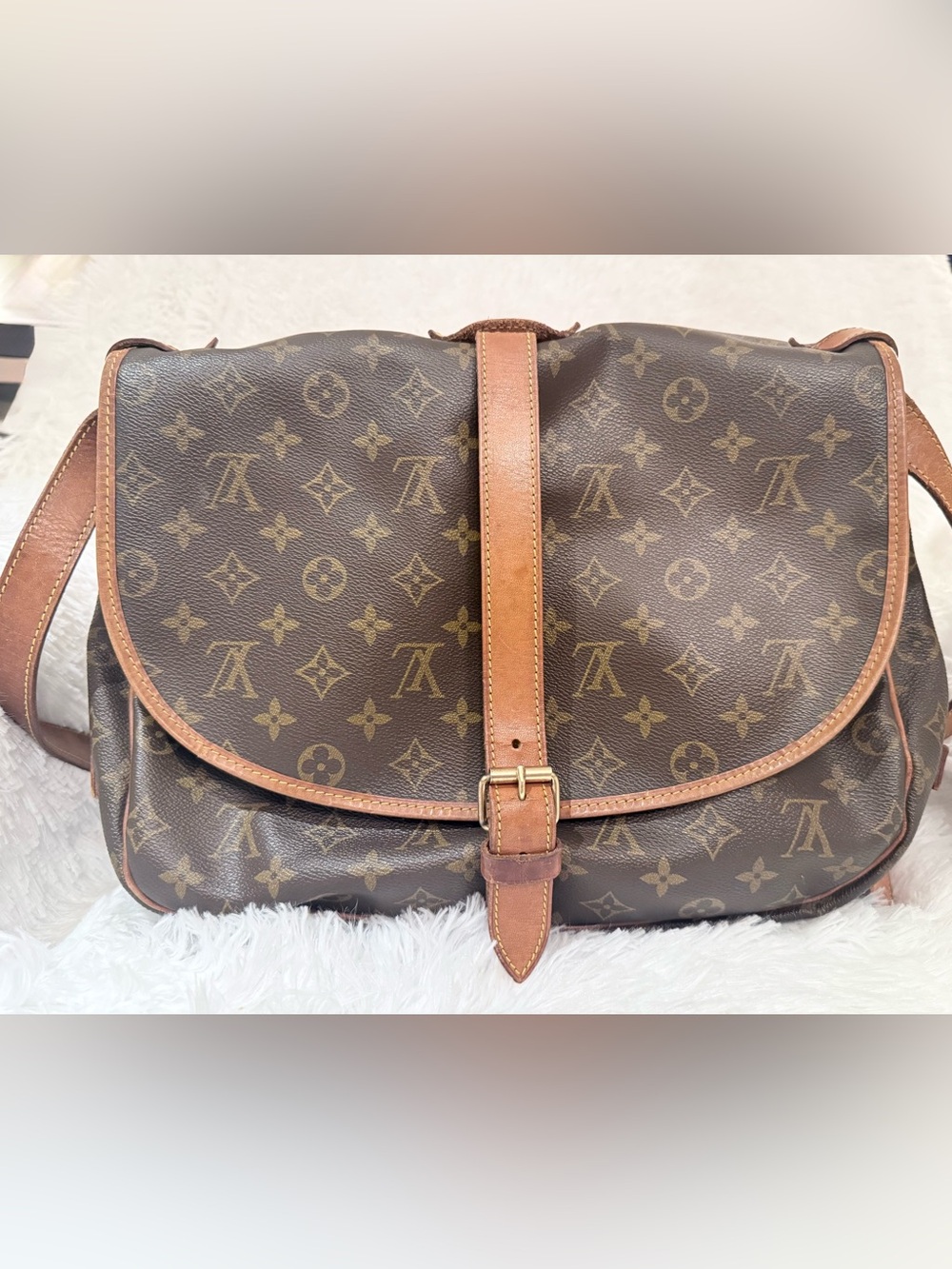 Louis Vuitton vintage Saumur 35 Monogram Crossbody - Picture 2 of 16